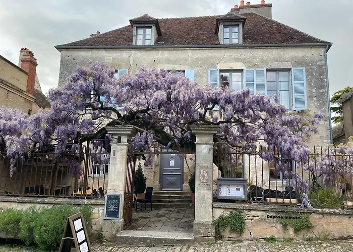 Les Glycines Vézelay